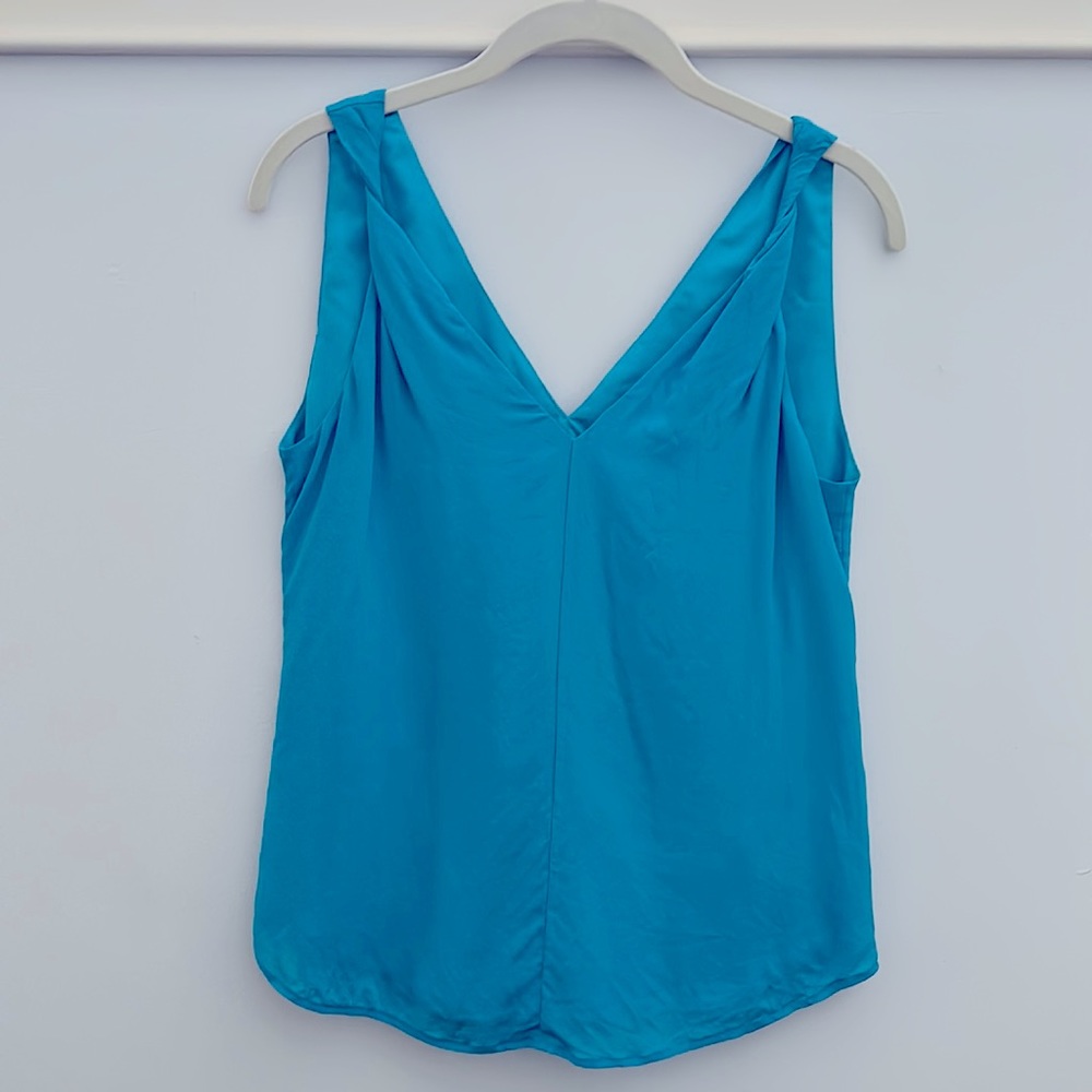100% silk Banana Republic Twist Shoulder Blouse